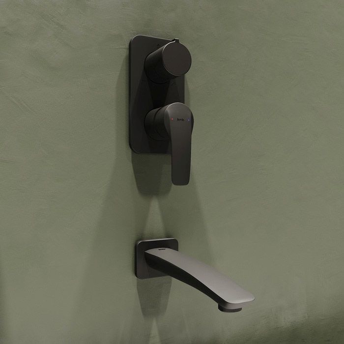 Душевая система Iddis Ray скрытого монтажа с тропическим душем ручным душем и изливом черный матовый RAYBL03i68