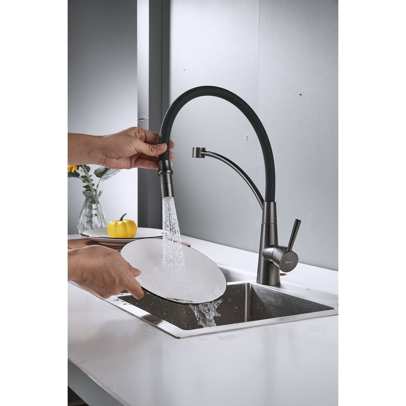 Смеситель для кухни с подключением фильтра Shevanik (Шеваник) S743T-3, оружейная сталь/черный