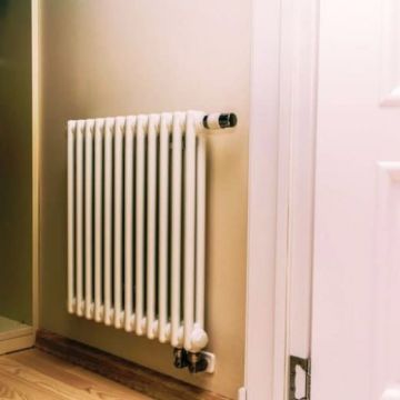 Радиатор секционный Arbonia (Арбония) 2057V/20 нижнее подключение (с вентилем) № 69 твв 1/2″ без накладок RAL 9016 Белый