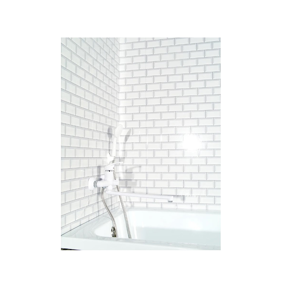 Смеситель для ванны Эверест (Everest) B22-033 белый,хром