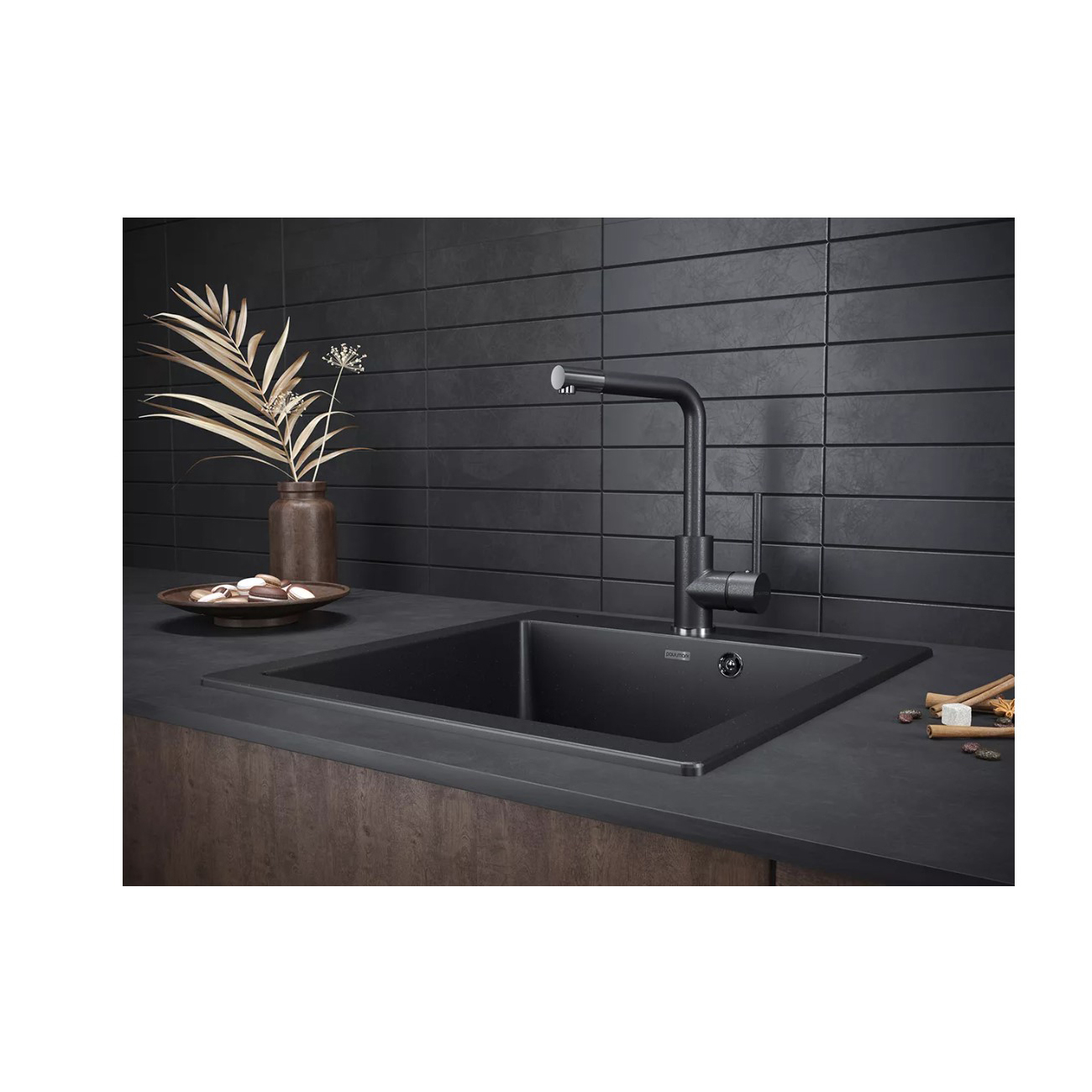 Смеситель для кухни Paulmark (Паульмарк) Honner, черный, Ho212018-BLM