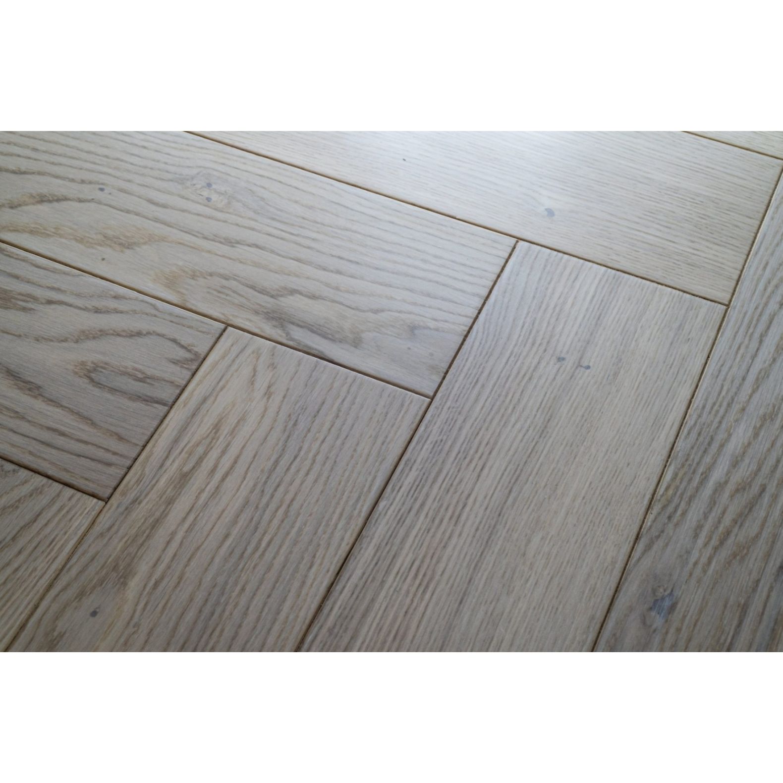 Инженерный двухслойный паркет Damy Floor (Дэми Флор) Luxury Английская елка Евростандарт Ванильный 600х90х15 мм
