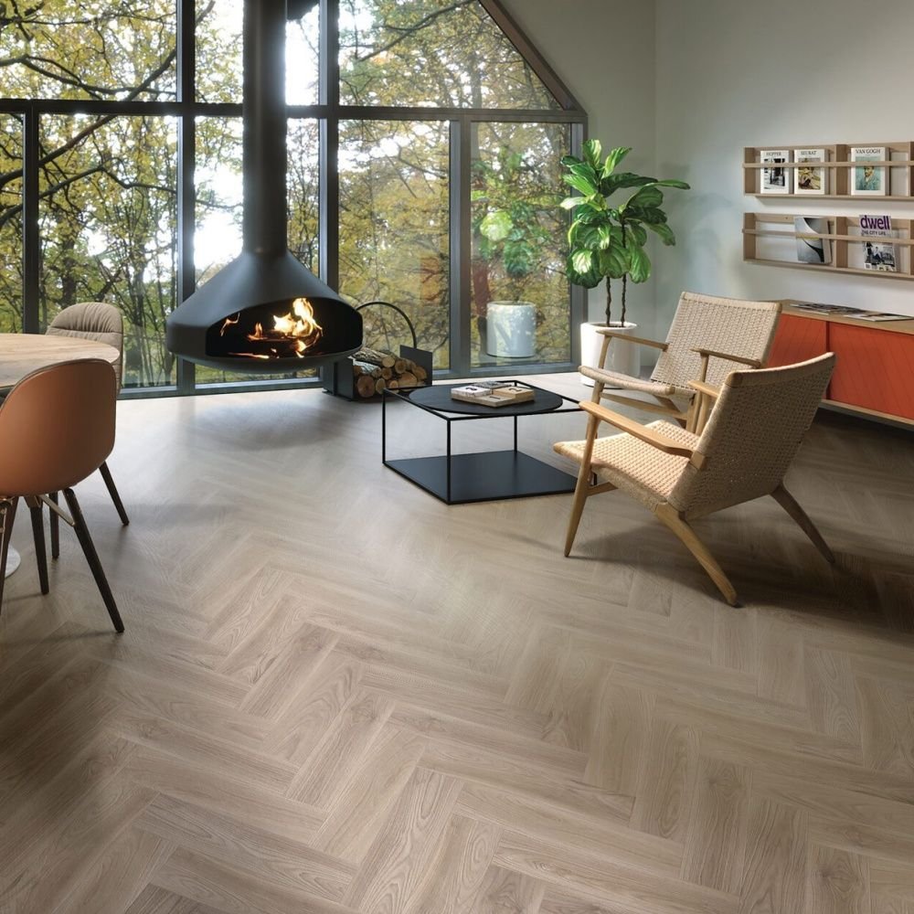 Виниловый SPC ламинат Amadei (Амадей) Delight 4,5/42 Дуб Гоулд Кост (Oak Gold Coast), D1935