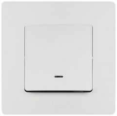 Выключатель Легранд (Legrand) 1-клавиша СП Etika 10 А IP20 250 В 10AX с подсветкой 672203, белый, скрытой установки