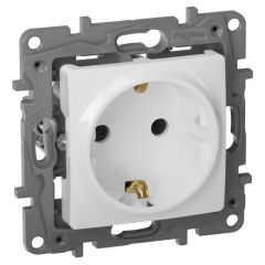 Розетка Легранд (Legrand) 1-м СП Etika 16 А IP20 250 В 2P+E с заземлением SCHUKO, винтовые клеммы, скрытая установка, белая