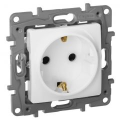 Розетка Легранд (Legrand) 1-м СП Etika 16 А IP31 250 В с заземлением, защитные шторки, скрытая установка, белая