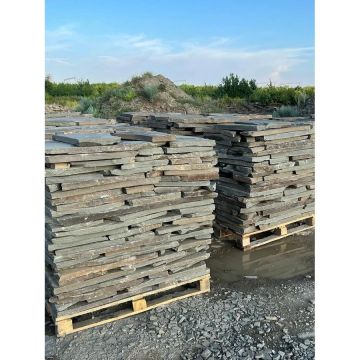 Пластушка камень Россия серый 3 см