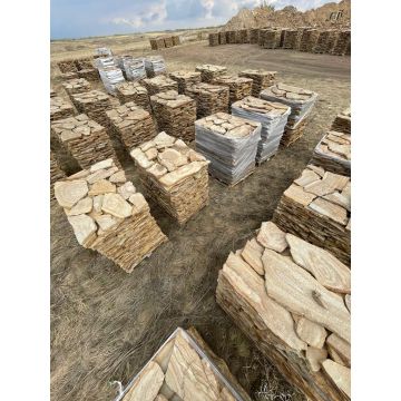 Пластушка камень Россия тигровый желтый 3 см