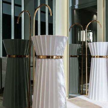 Раковина напольная Oasis (Оазис) Pliss 44x95 см, без отверстий, с донным клапаном и сифоном, цвет: золото/белый 0PLSXXX09544003 (0PI440CEOR)