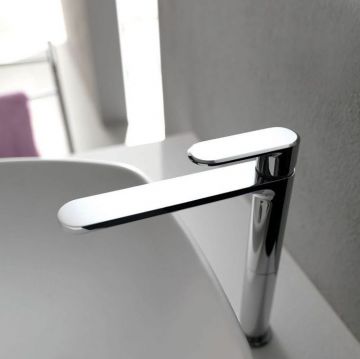 Смеситель Cisal (Кисал) LineaViva однорычажный для раковины на 1 отверстие, высокий h175 мм, без донного клапана, цвет: хром LV00150021