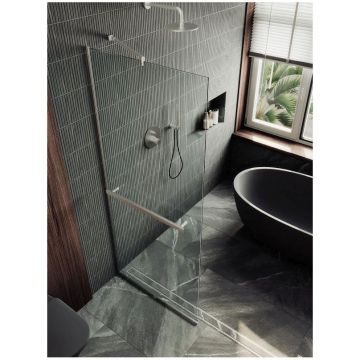 Душевая перегородка в профиле Maybahglass (Майбахгласс) 1950х690 мм, стекло 8 мм Бесцветное, полотенцедержатель MGD-720-5у