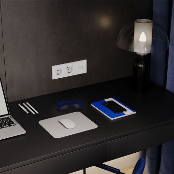 Рамка пластиковая Voltum (Вольтум) S70 на 3 поста, (белый матовый) VLS100302