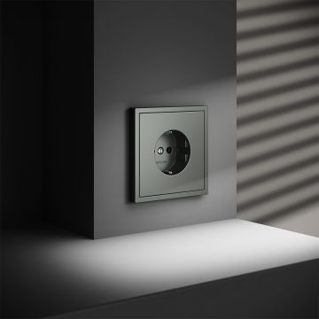 Розетка встраиваемая Voltum (Вольтум) S70 с заземлением 16А, (титан) VLS040106