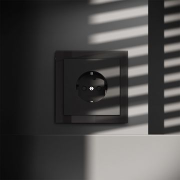 Розетка встраиваемая Voltum (Вольтум) S70 с заземлением и защитными шторками, 16А, (черный матовый) VLS040208
