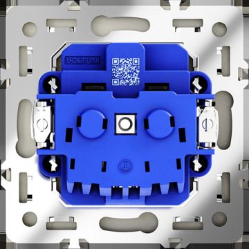 Розетка встраиваемая Voltum (Вольтум) S70 с заземлением и защитными шторками, 16А, (шелк) VLS040204