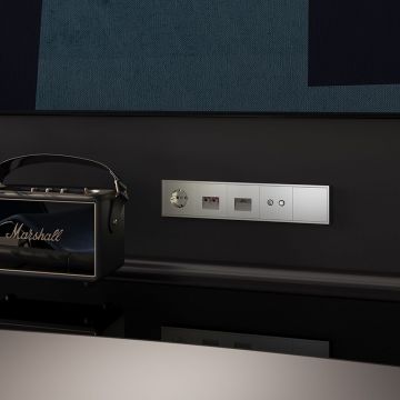 Розетка встраиваемая Voltum (Вольтум) S70 с заземлением и защитными шторками, 16А, (шелк) VLS040204