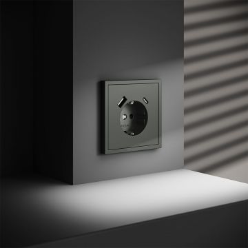 Розетка встраиваемая Voltum (Вольтум) S70 с заземлением и защитными шторками, 16А, с USB, A+С, (титан) VLS040506