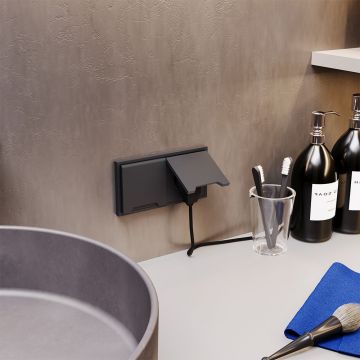 Розетка встраиваемая Voltum (Вольтум) S70 с заземлением, защитными шторками и крышкой 16А, (графит) VLS040307