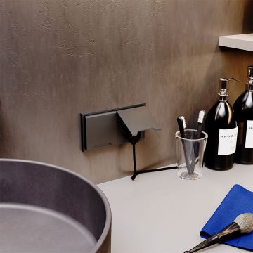 Розетка встраиваемая Voltum (Вольтум) S70 с заземлением, защитными шторками и крышкой 16А, (титан) VLS040306