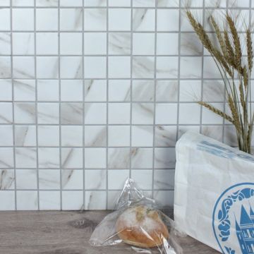 Мозаика Bonaparte (Бонапарт) Calacatta Gold-48 Матовая 30.6x30.7 см (чип 4,8x4,9 см)